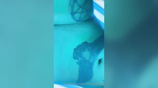 Ionlyeatvag - Naked In Solarium