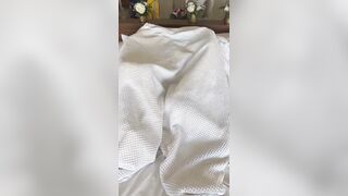 Itsmecat Invites Quinnfinite For Hot Threesome With Guy