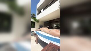 Mia Khalifa Livestream in Pool And Talking With Fans