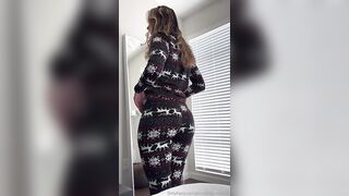 Kirstentoosweet - Big Booty Blonde Strips Naked in Bedroom