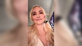 Slutty Instagram Model Lindsey Pelas Livestreaming