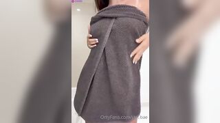 Jasi Jordan - Removes Towel And Shows Everything