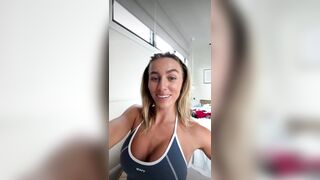 Rebecca McLeod - Clothes Haul On Livestream