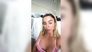 Rebecca McLeod - Clothes Haul On Livestream