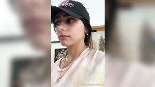 Mia Khalifa Casual Talking While Showering On Livestream