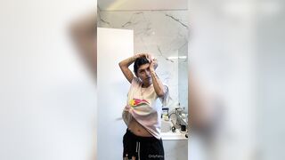 Mia Khalifa Casual Talking While Showering On Livestream