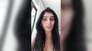 Mia Khalifa Casual Talking While Showering On Livestream