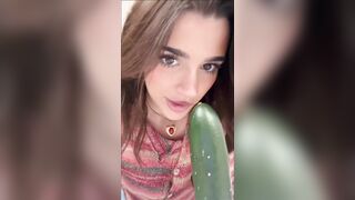 Arikytsya Gets Horny And Starts Pussyfucking With Cucumber