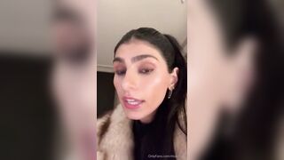 Mia Khalifa Live Chatting Late At Night On Livestream