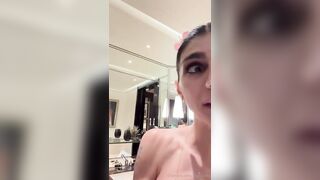Mia Khalifa Live Chatting Late At Night On Livestream