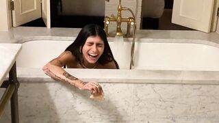 Mia Khalifa Hot Livestream In Bathtub