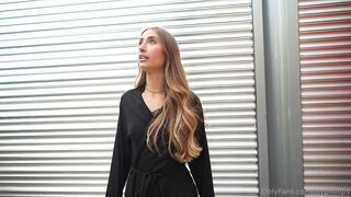 Lillian Phillips Gloryhole Sex With Strangers