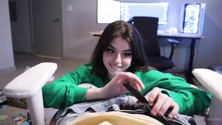 Hannahowo Gets Big Cum Facial